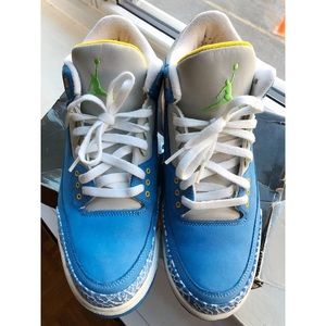 Jordan 3s. Blue and gray. Size 11.